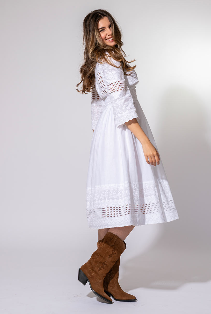 ROCHIE AMELIA